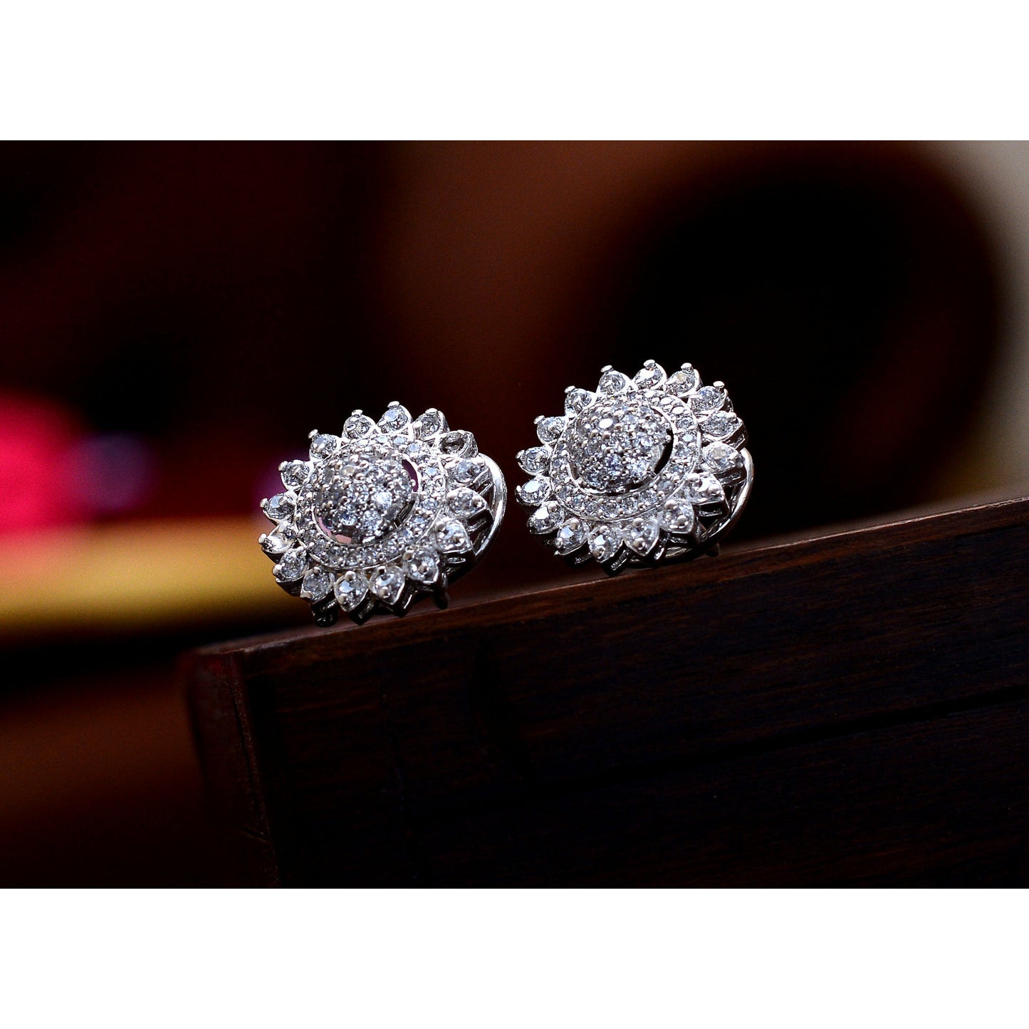 Saqafat Ovalic Earrings design with pointy outline